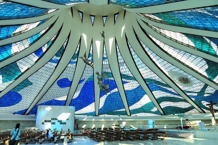 Explorez les monuments modernistes de Brasilia, y compris la Cathédrale et le Congrès National, lors d'une visite guidée de la ville, photo 7 | wizardtrip