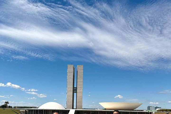 Explorez les monuments modernistes de Brasilia, y compris la Cathédrale et le Congrès National, lors d'une visite guidée de la ville, photo 10 | wizardtrip