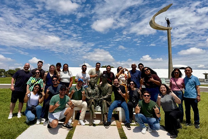 Explorez les monuments modernistes de Brasilia, y compris la Cathédrale et le Congrès National, lors d'une visite guidée de la ville, photo 13 | wizardtrip