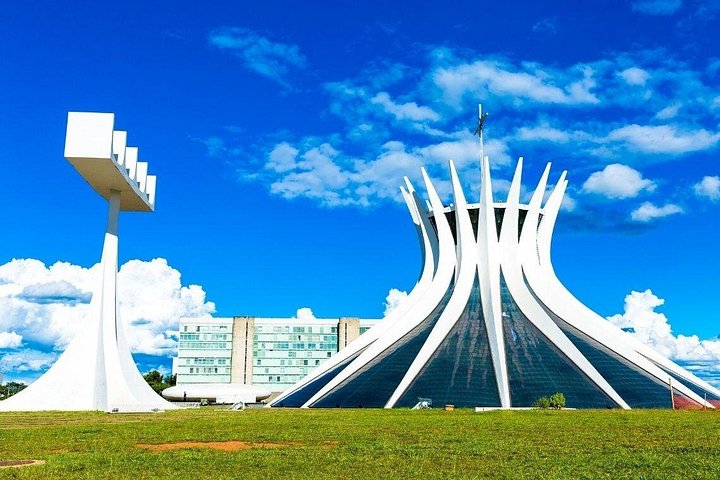 Explorez les monuments modernistes de Brasilia, y compris la Cathédrale et le Congrès National, lors d'une visite guidée de la ville, photo 16 | wizardtrip