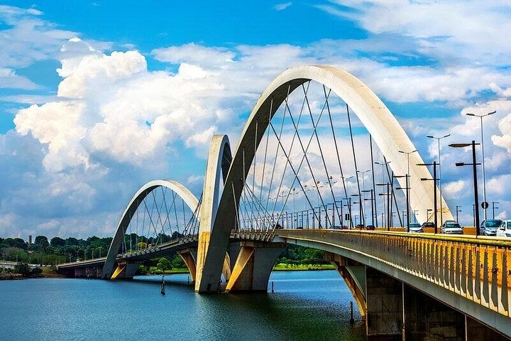Explorez les monuments modernistes de Brasilia, y compris la Cathédrale et le Congrès National, lors d'une visite guidée de la ville, photo 18 | wizardtrip