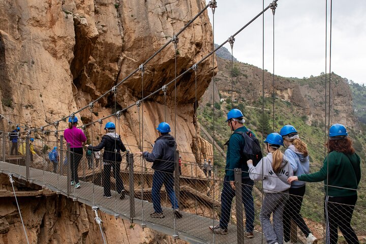 Guidet tur på Caminito del Rey gangbroen i Málaga, Spanien, med fantastisk udsigt over kløften og broer, foto 9 | wizardtrip