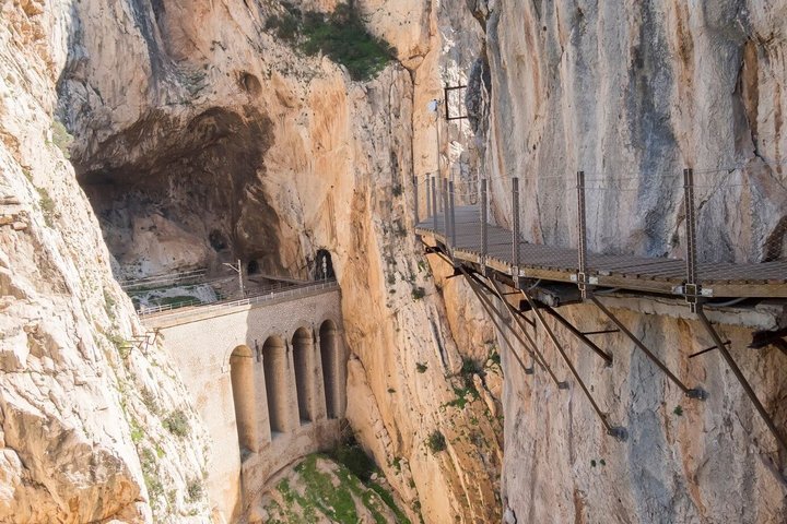 Guidet tur på Caminito del Rey gangbroen i Málaga, Spanien, med fantastisk udsigt over kløften og broer, foto 12 | wizardtrip