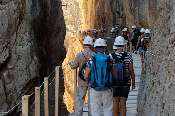 Guidet tur på Caminito del Rey gangbroen i Málaga, Spanien, med fantastisk udsigt over kløften og broer, foto 14 | wizardtrip
