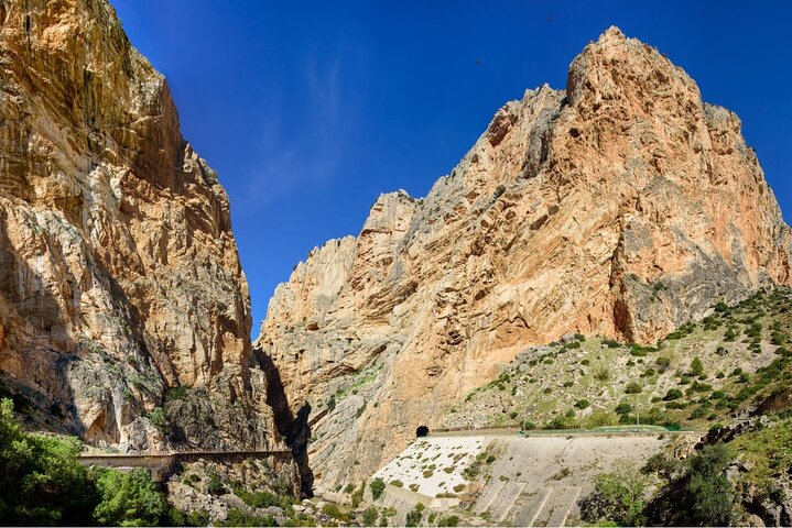 Guidet tur på Caminito del Rey gangbroen i Málaga, Spanien, med fantastisk udsigt over kløften og broer, foto 16 | wizardtrip