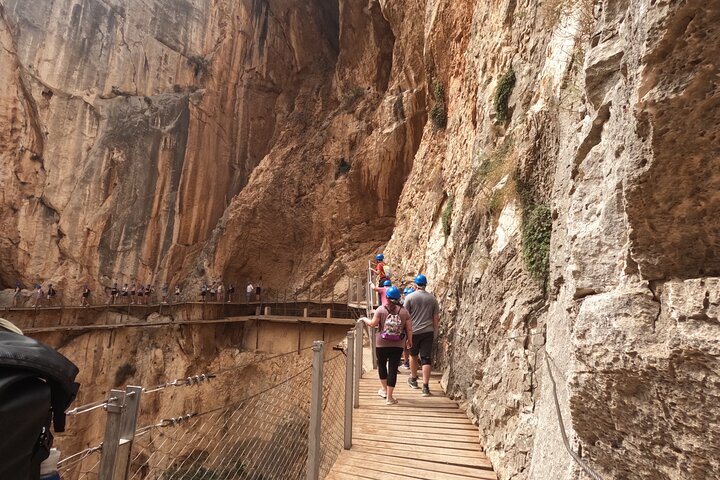 Guidet tur på Caminito del Rey gangbroen i Málaga, Spanien, med fantastisk udsigt over kløften og broer, foto 19 | wizardtrip