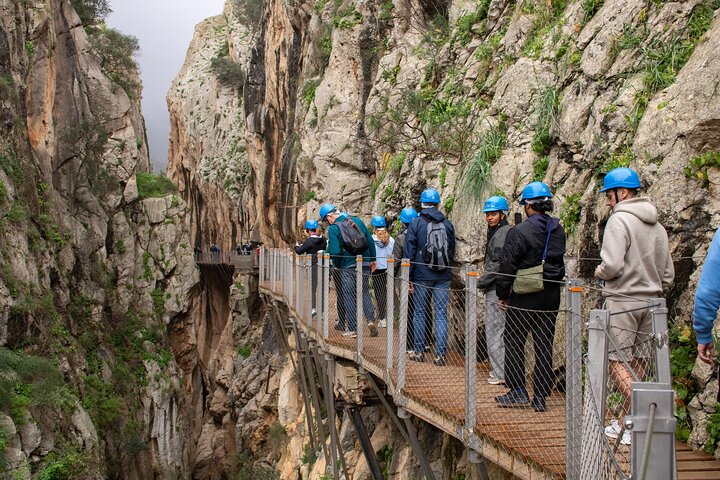 Guidet tur på Caminito del Rey gangbroen i Málaga, Spanien, med fantastisk udsigt over kløften og broer, foto 28 | wizardtrip