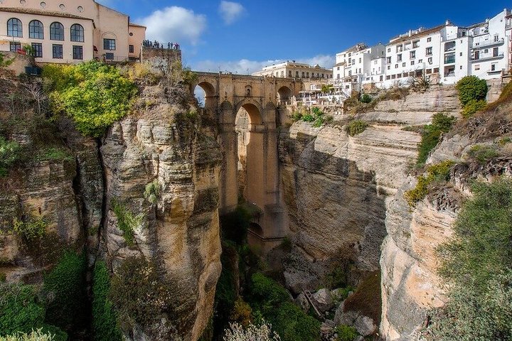 Découvrez Ronda et Setenil de las Bodegas en une journée depuis Málaga | wizardtrip