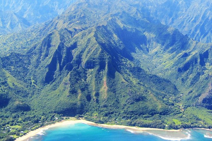 カウアイ島の素晴らしい滝とドラマチックな海岸線を巡る、プライベート・ドアオフヘリコプターツアー、写真7 | wizardtrip