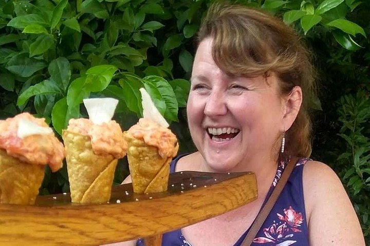 カリフォルニア州ヘイズルハーストでのガイド付きウォーキングツアー。地元の施設でのワインと食事のペアリングが特徴です、写真16 | wizardtrip