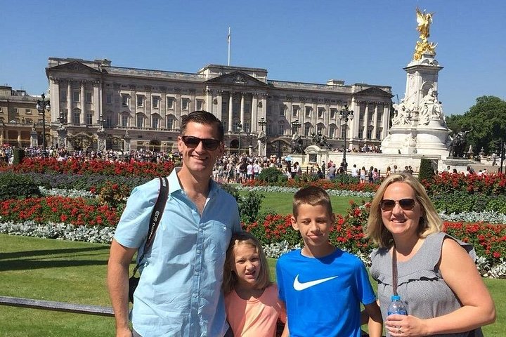 Private black cab tour of London's iconic landmarks, including Buckingham Palace and the Houses of Parliament, photo 8 | wizardtrip