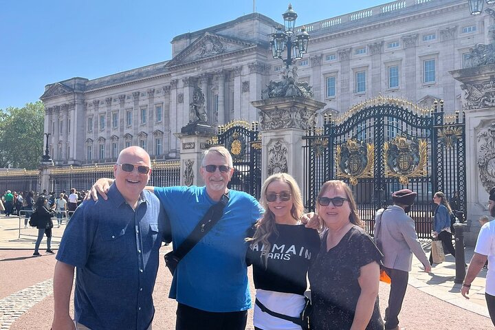 Private black cab tour of London's iconic landmarks, including Buckingham Palace and the Houses of Parliament, photo 10 | wizardtrip