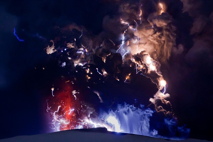 Spettacolo di lava dal vivo a Vik, Islanda, con lava fusa ed elementi educativi, foto 12 | wizardtrip