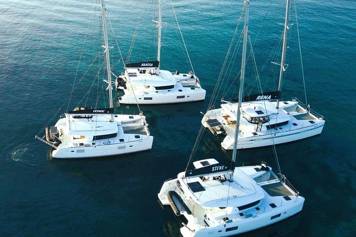 Catamaran cruise in Naxos, Greece, with swimming, snorkeling, and onboard dining, photo 10 | wizardtrip