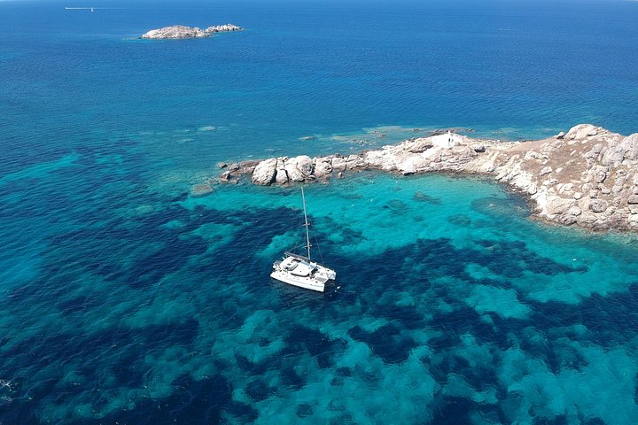 Catamaran cruise in Naxos, Greece, with swimming, snorkeling, and onboard dining, photo 15 | wizardtrip