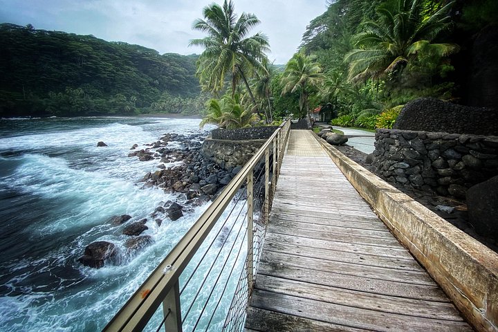 Explore Tahiti's East Coast with a small group, visiting black sand beaches, waterfalls, and cultural sites, photo 29 | wizardtrip