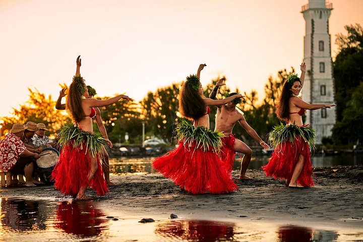Explore Tahiti's East Coast with a small group, visiting black sand beaches, waterfalls, and cultural sites, photo 36 | wizardtrip