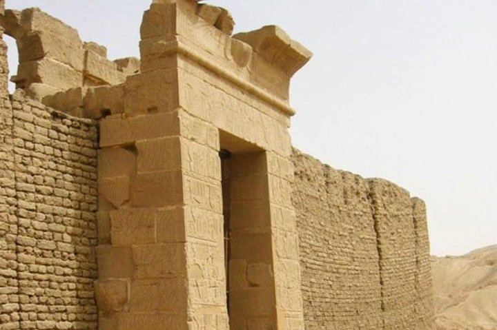 Explore ancient Egyptian pyramids and historical sites near Cairo, including Memphis, Sakkara, and Dahshur, photo 10 | wizardtrip