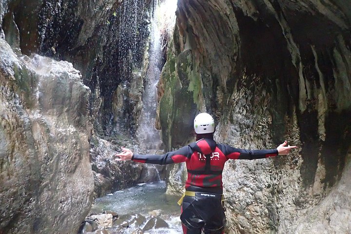 Vivez un canyoning palpitant dans le canyon de Guadalmina près de Marbella, en Espagne, avec des sauts, des toboggans et du rappel, photo 10 | wizardtrip