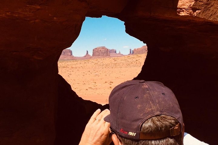 Erleben Sie eine geführte Sonnenuntergangs-Tour durch die ikonischen Landschaften und gesperrten Gebiete des Monument Valley, Foto 9 | wizardtrip
