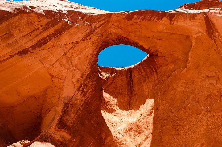 Erleben Sie eine geführte Sonnenuntergangs-Tour durch die ikonischen Landschaften und gesperrten Gebiete des Monument Valley, Foto 10 | wizardtrip