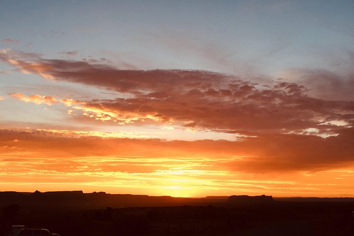 Erleben Sie eine geführte Sonnenuntergangs-Tour durch die ikonischen Landschaften und gesperrten Gebiete des Monument Valley, Foto 18 | wizardtrip