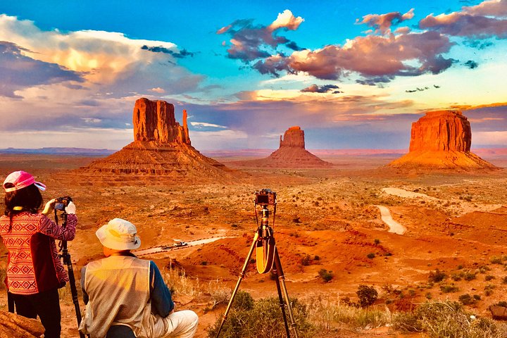 Erleben Sie eine geführte Sonnenuntergangs-Tour durch die ikonischen Landschaften und gesperrten Gebiete des Monument Valley, Foto 33 | wizardtrip