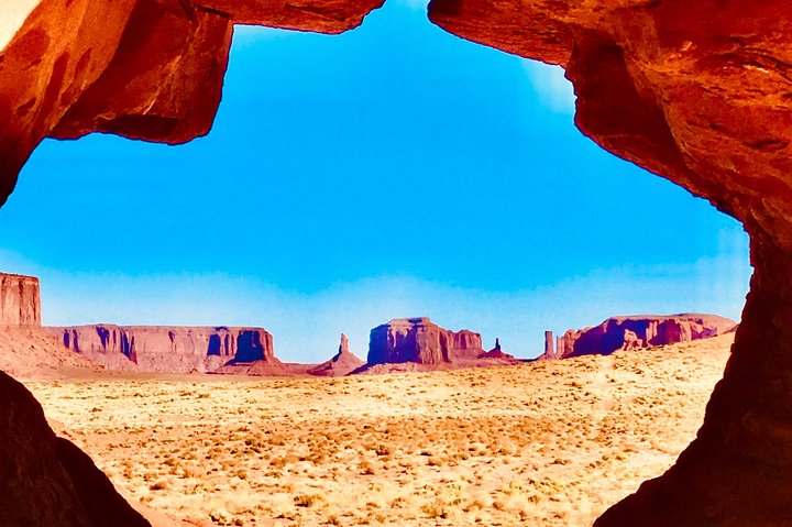 Erleben Sie eine geführte Sonnenuntergangs-Tour durch die ikonischen Landschaften und gesperrten Gebiete des Monument Valley, Foto 37 | wizardtrip