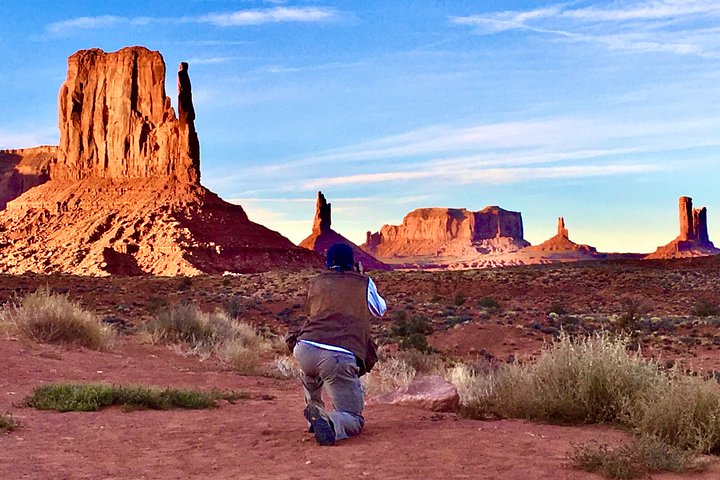 Erleben Sie eine geführte Sonnenuntergangs-Tour durch die ikonischen Landschaften und gesperrten Gebiete des Monument Valley, Foto 38 | wizardtrip