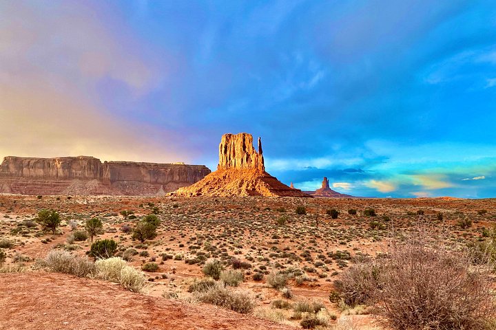 Erleben Sie eine geführte Sonnenuntergangs-Tour durch die ikonischen Landschaften und gesperrten Gebiete des Monument Valley, Foto 39 | wizardtrip