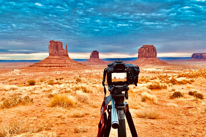 Erleben Sie eine geführte Sonnenuntergangs-Tour durch die ikonischen Landschaften und gesperrten Gebiete des Monument Valley, Foto 43 | wizardtrip