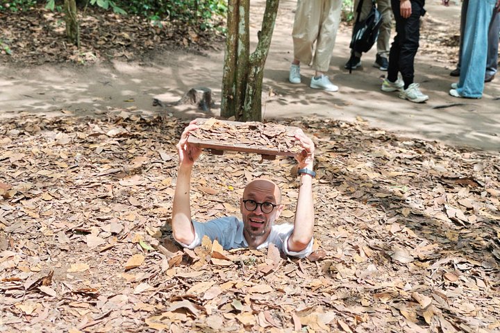 Explorez les tunnels historiques de Cu Chi à Ben Duoc, Vietnam, offrant un aperçu authentique de la survie en temps de guerre, photo 15 | wizardtrip
