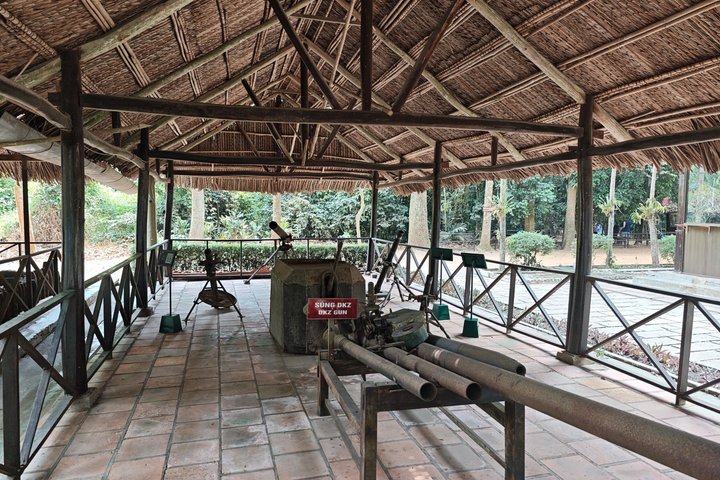 Explorez les tunnels historiques de Cu Chi à Ben Duoc, Vietnam, offrant un aperçu authentique de la survie en temps de guerre, photo 20 | wizardtrip