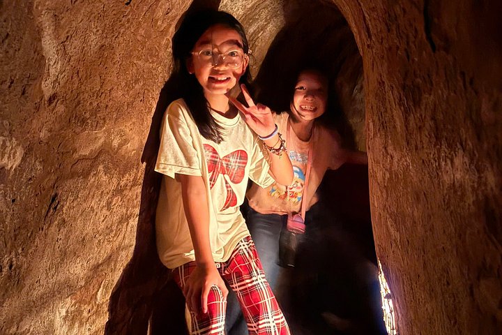 Explorez les tunnels historiques de Cu Chi à Ben Duoc, Vietnam, offrant un aperçu authentique de la survie en temps de guerre, photo 32 | wizardtrip