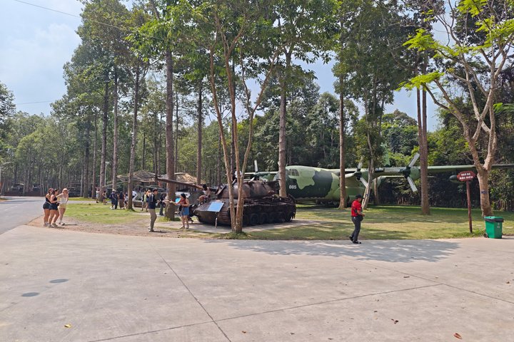 Explorez les tunnels historiques de Cu Chi à Ben Duoc, Vietnam, offrant un aperçu authentique de la survie en temps de guerre, photo 39 | wizardtrip