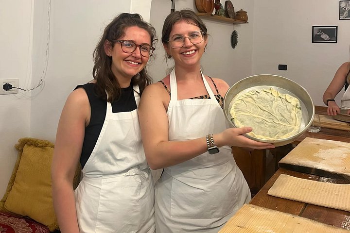 Leer traditioneel Albanees koken met onbeperkte wijn en raki in Tirana, foto 10 | wizardtrip
