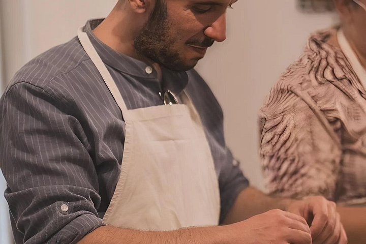 Leer traditioneel Albanees koken met onbeperkte wijn en raki in Tirana, foto 11 | wizardtrip