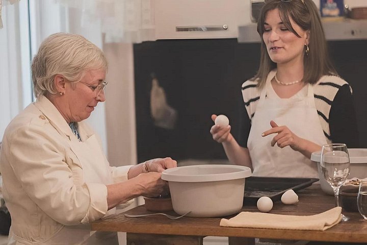 Leer traditioneel Albanees koken met onbeperkte wijn en raki in Tirana, foto 17 | wizardtrip