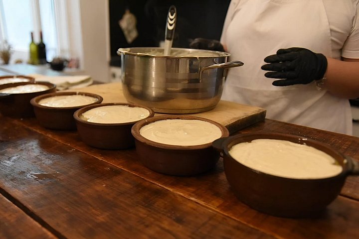 Leer traditioneel Albanees koken met onbeperkte wijn en raki in Tirana, foto 18 | wizardtrip