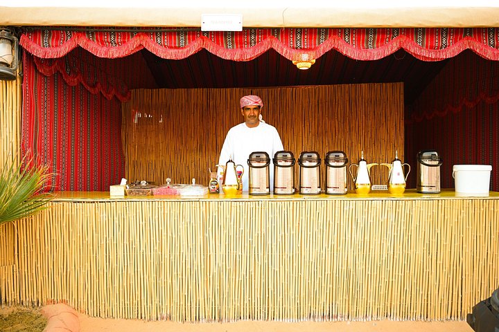 Ervaar een woestijnsafari in Abu Dhabi met dune bashing, kamelenritten en traditioneel entertainment, foto 12 | wizardtrip