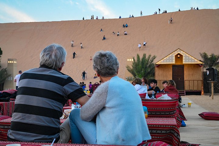 Ervaar een woestijnsafari in Abu Dhabi met dune bashing, kamelenritten en traditioneel entertainment, foto 13 | wizardtrip