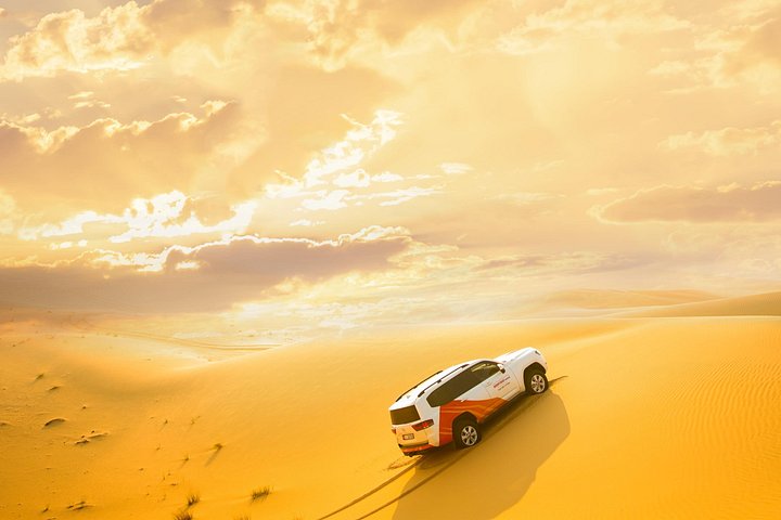 Ervaar een woestijnsafari in Abu Dhabi met dune bashing, kamelenritten en traditioneel entertainment, foto 20 | wizardtrip