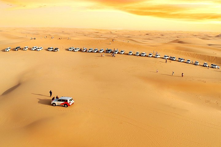 Ervaar een woestijnsafari in Abu Dhabi met dune bashing, kamelenritten en traditioneel entertainment, foto 22 | wizardtrip