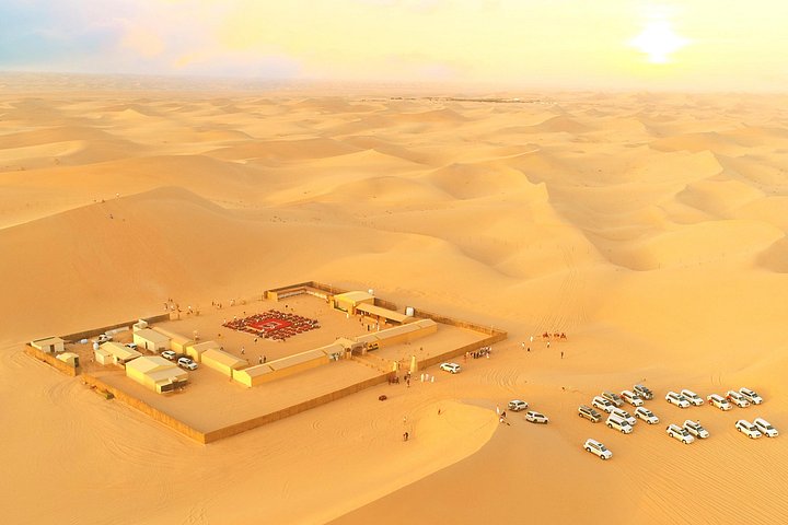 Ervaar een woestijnsafari in Abu Dhabi met dune bashing, kamelenritten en traditioneel entertainment, foto 25 | wizardtrip