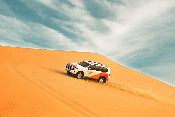Ervaar een woestijnsafari in Abu Dhabi met dune bashing, kamelenritten en traditioneel entertainment, foto 31 | wizardtrip