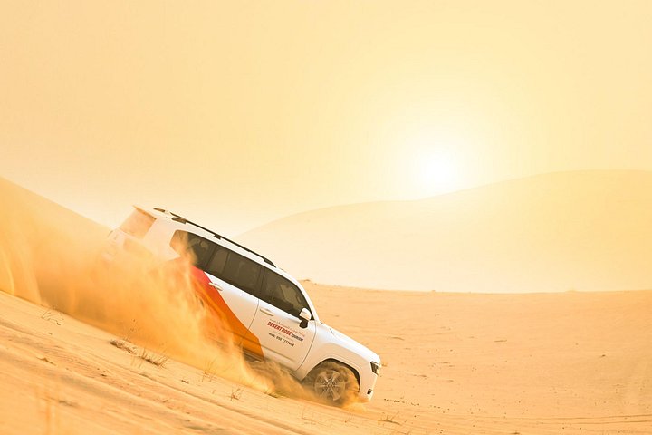 Ervaar een woestijnsafari in Abu Dhabi met dune bashing, kamelenritten en traditioneel entertainment, foto 32 | wizardtrip