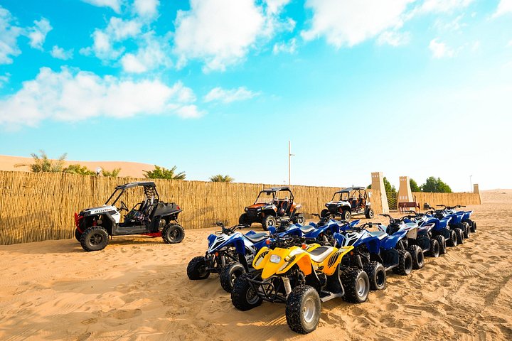Ervaar een woestijnsafari in Abu Dhabi met dune bashing, kamelenritten en traditioneel entertainment, foto 34 | wizardtrip