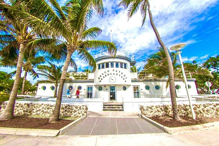 Visita guiada a pé explorando a arquitetura histórica Art Déco de Miami Beach, foto 6 | wizardtrip