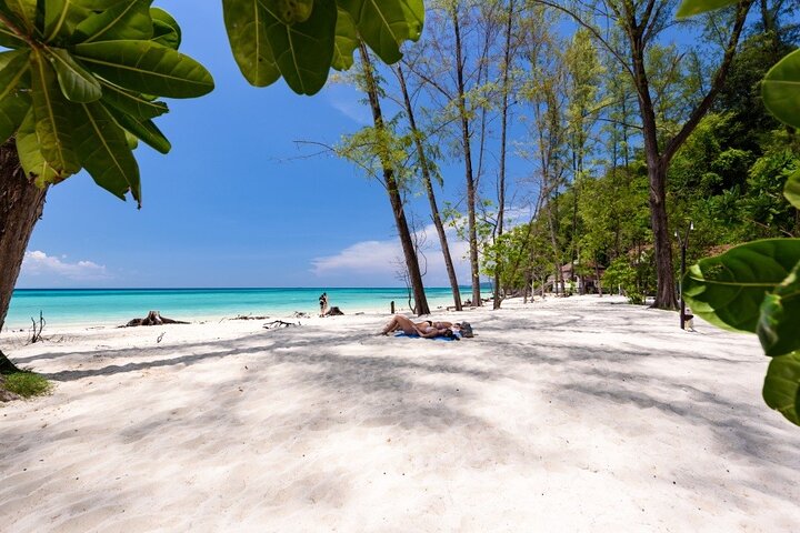 Speedboottour naar Phi Phi en 4 eilanden vanuit Krabi, Thailand, met prachtige stranden en snorkelmogelijkheden, foto 16 | wizardtrip