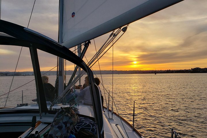Solnedgångsseglats med utsikt över San Diegos skyline och landmärken, foto 18 | wizardtrip